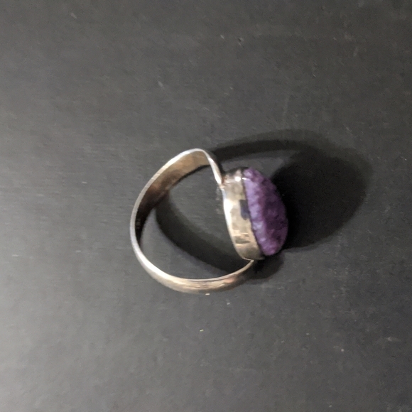 Sterling Silver Purple Charoite Gemstone Curved Band Ring - size 6 - Picture 3 of 6